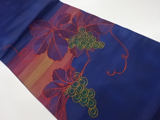 横段に葡萄蔓草模様織出し名古屋帯